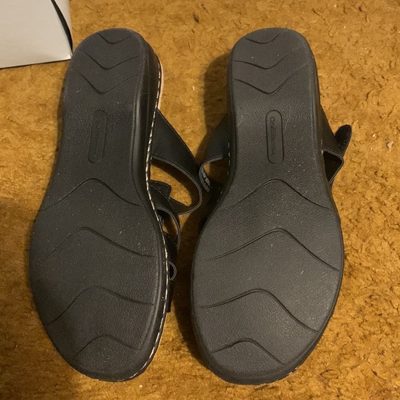 COPY - Women’s Croft & Barrow sandals - Picture 3 of 4